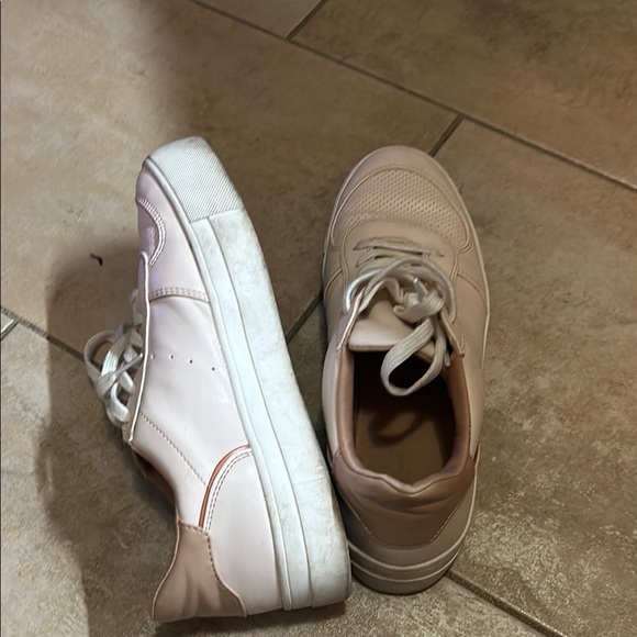 Cream Casual Sneakers - Picture 4 of 4